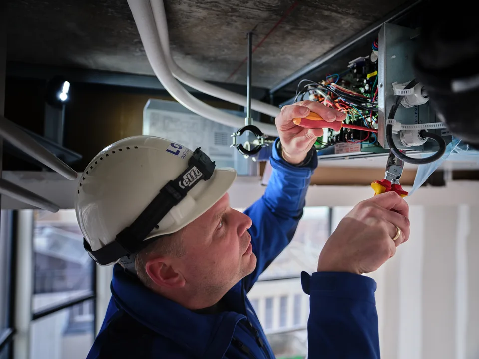 Technici aan het werk